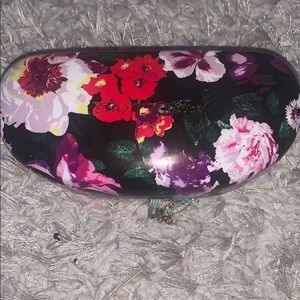 Betsey Johnson eye glass holder